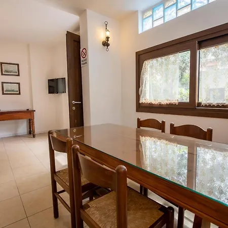 Theo's Guest house