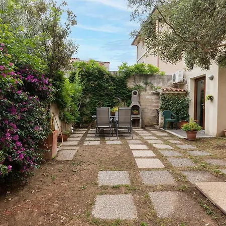 Theo's Guest house