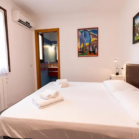 Guest house Theo's *